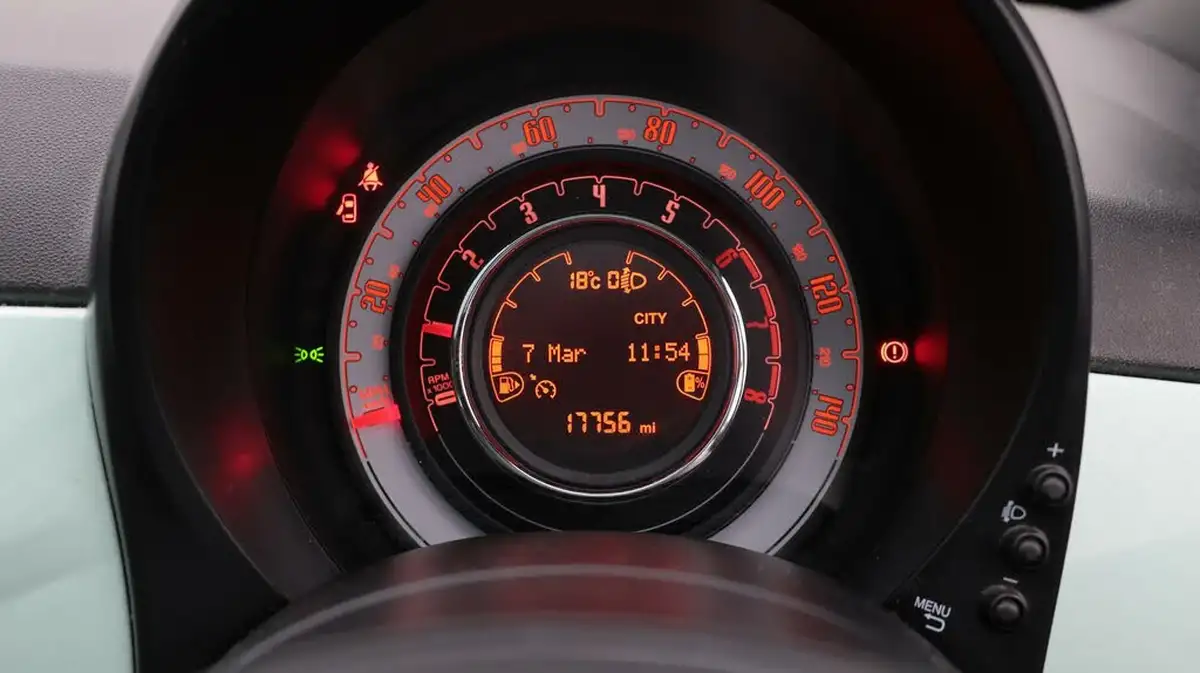 2020-fiat-500-10-lounge-big-10