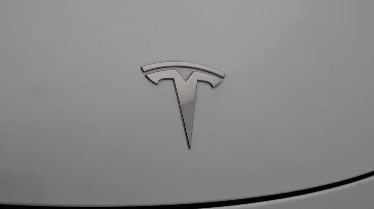 2022-tesla-model-y-e-long-range-big-22