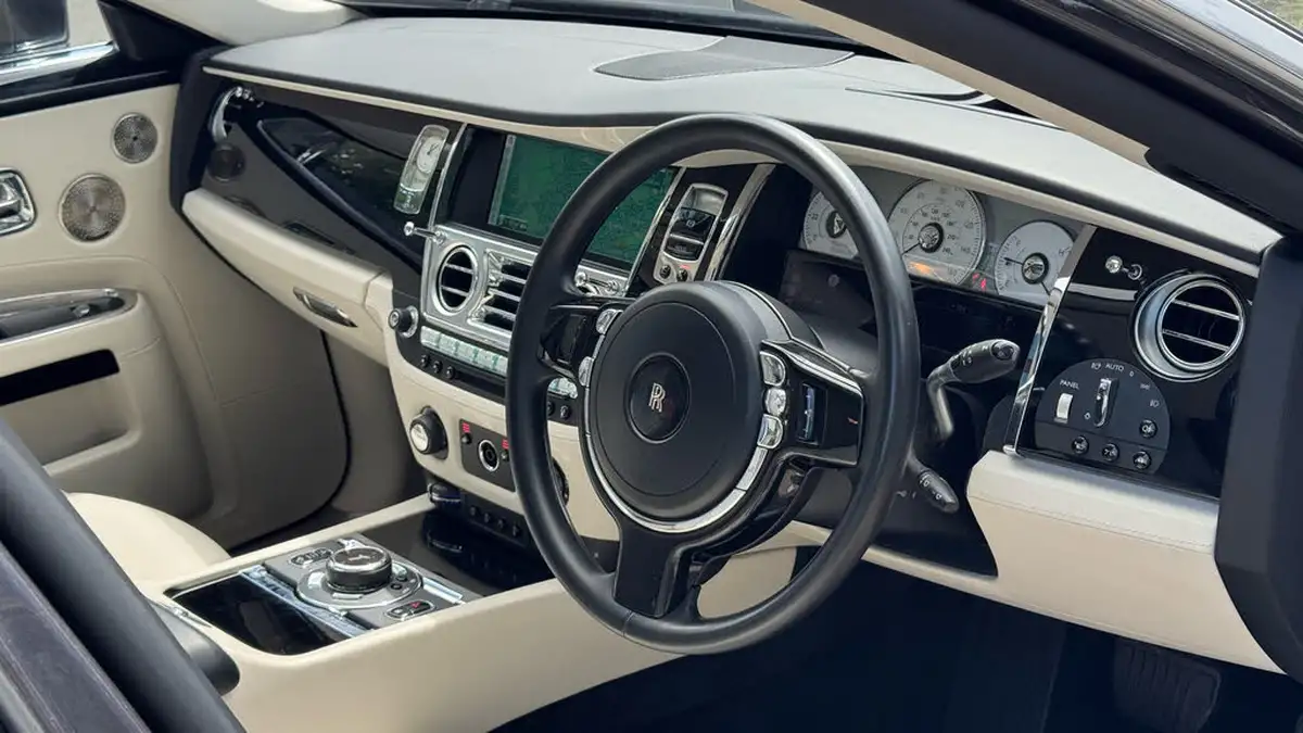 2016-rolls-royce-ghost-66-ewb-big-8