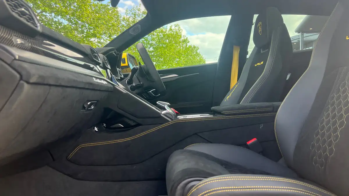 2023-lamborghini-urus-40-no-trim-big-7