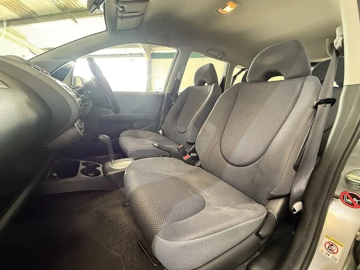 2009-honda-jazz-14-se-cvt-7-big-18