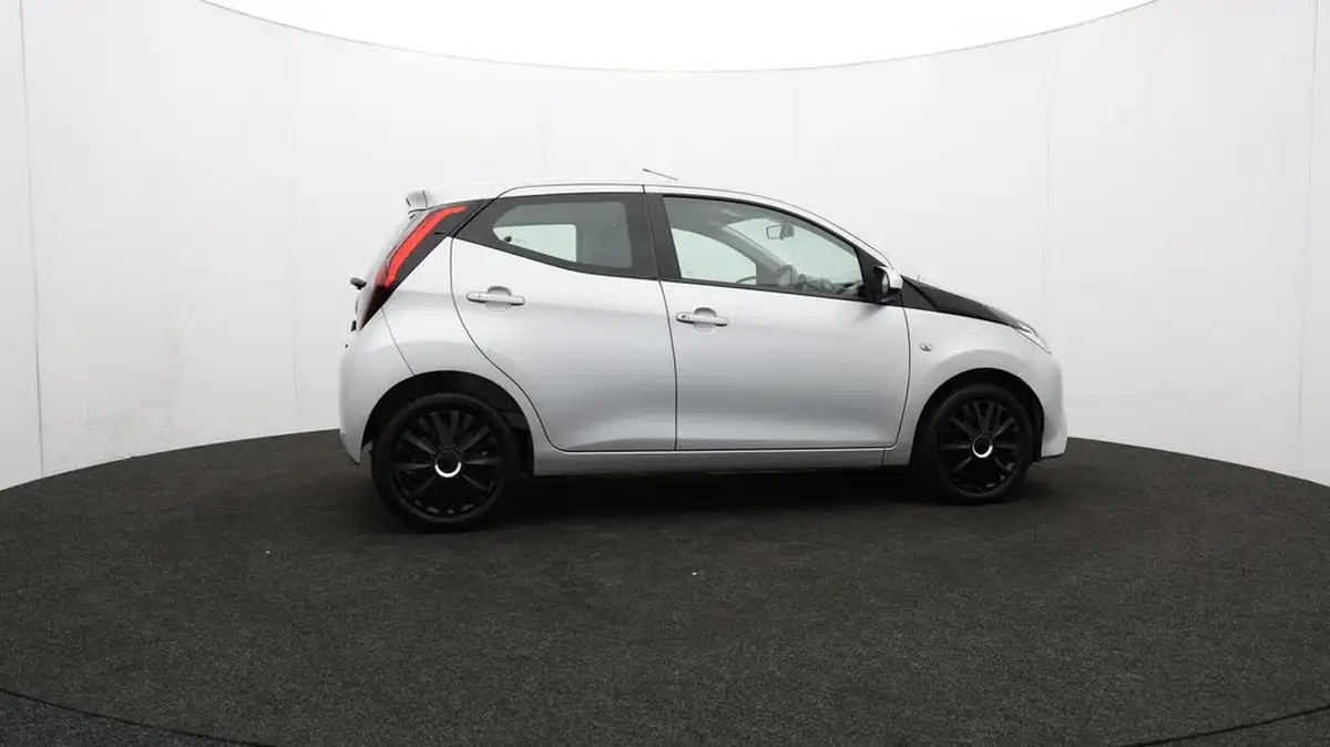 2019-toyota-aygo-10-vvt-i-x-play-big-31