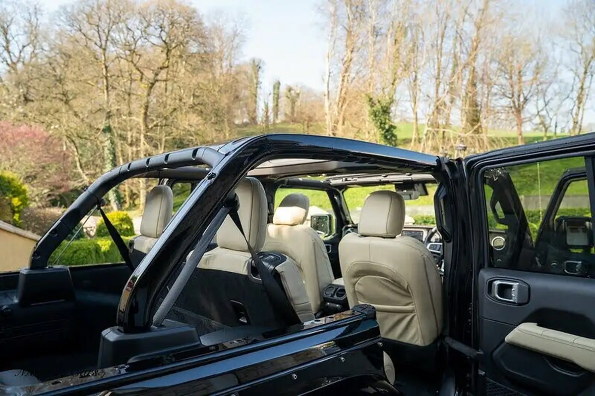 2022-jeep-wrangler-20-gme-sahara-5d-big-36