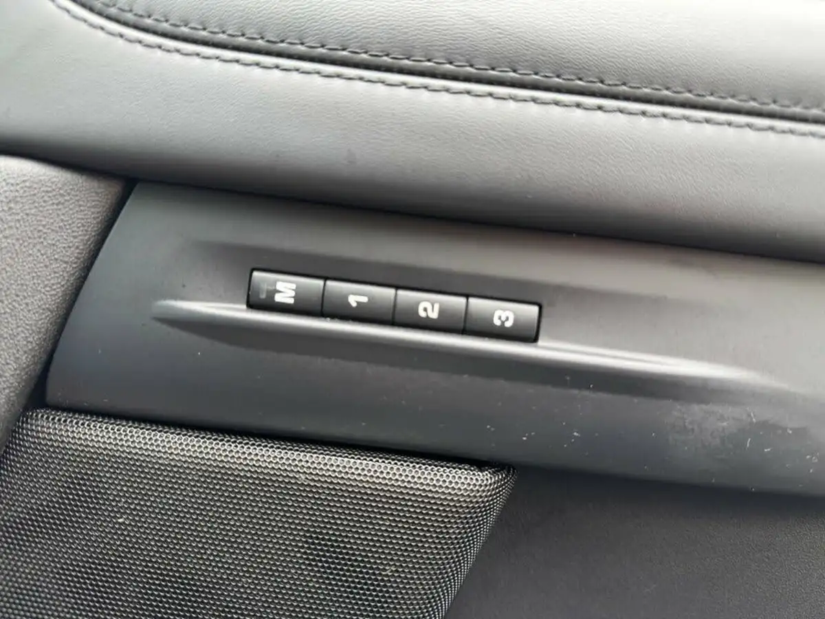 2021-land-rover-range-rover-evoque-15-p300e-r-dynamic-hse-big-28