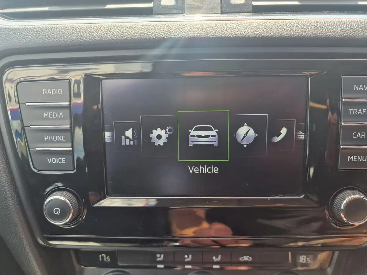 2015-skoda-octavia-20tdi-se-l-estate-big-20