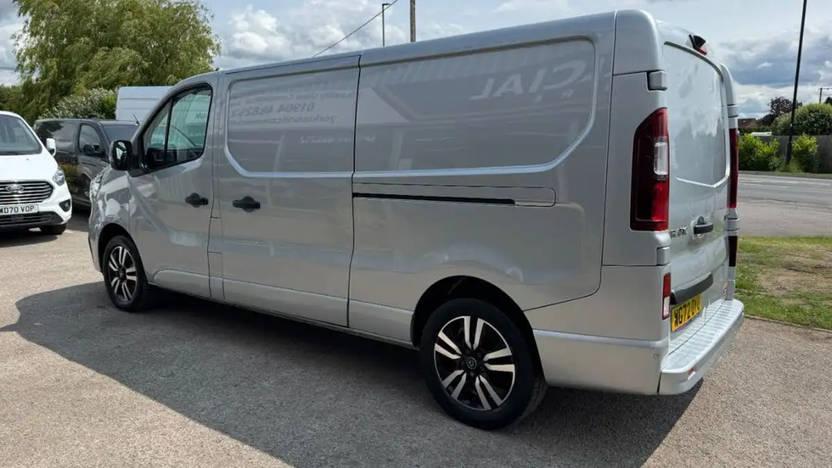 2023-renault-trafic-20dci-ll30-150-sport-panel-big-24