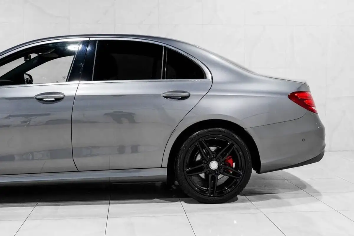 2016-mercedes-benz-e-class-20d-e220d-amg-line-ss-saloon-4d-big-40