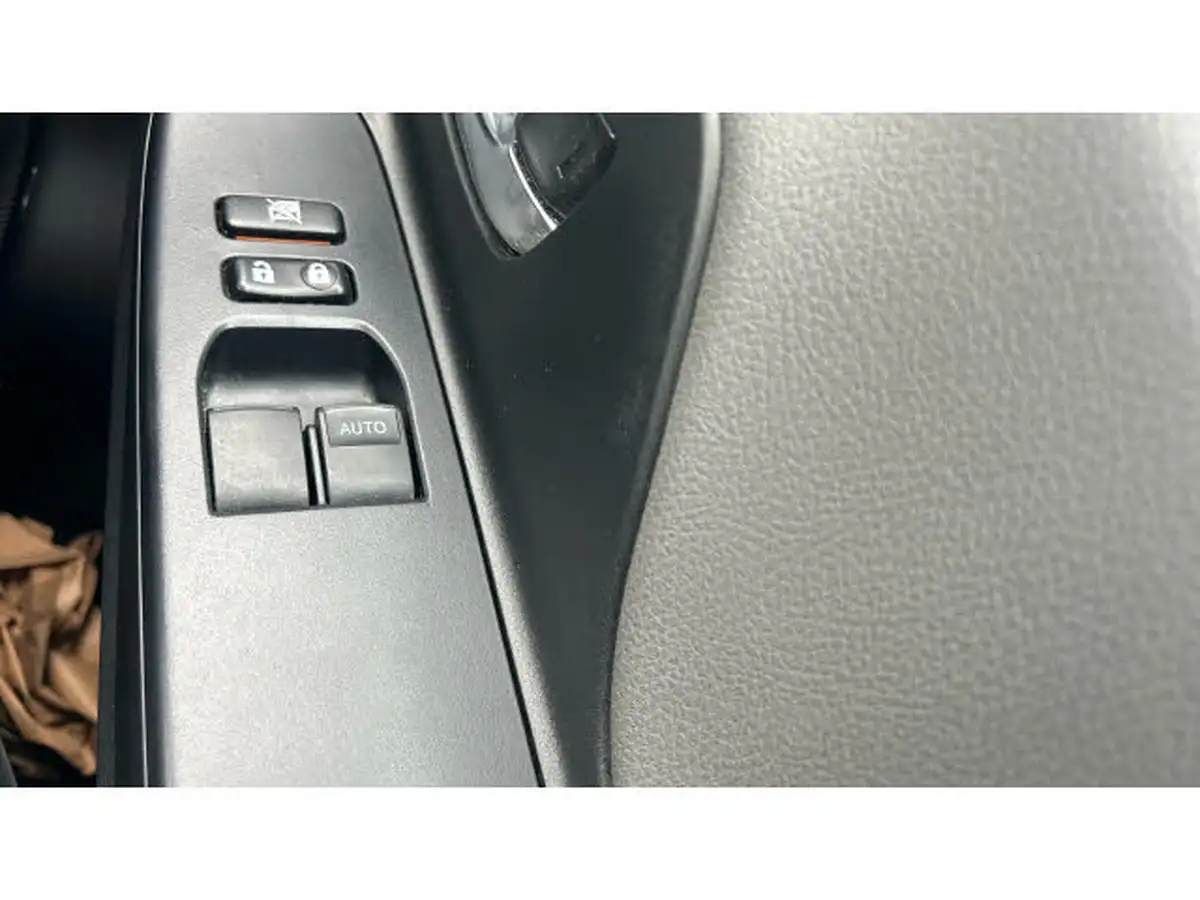 2019-toyota-yaris-15-vvt-i-icon-tech-111bhp-1496cc-big-28