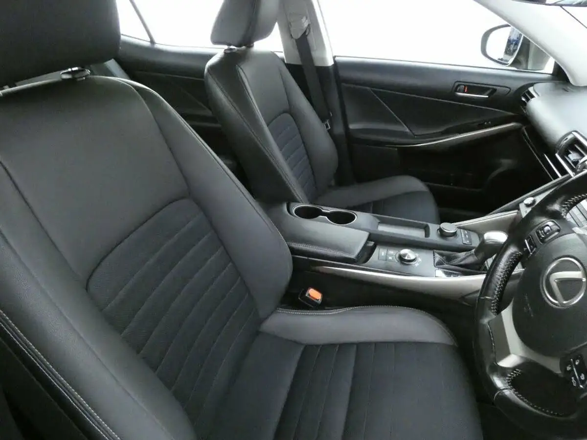 2020-lexus-is-300h-25-is-big-11