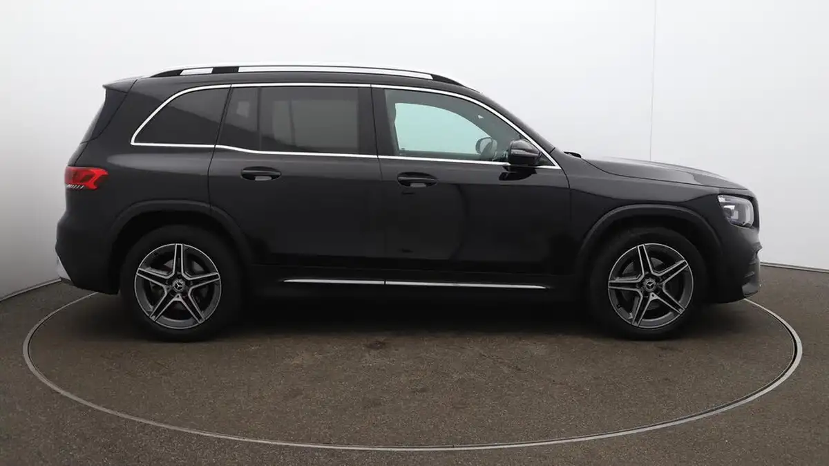 2021-mercedes-benz-glb-class-13-glb200-amg-line-8g-tronic-big-40