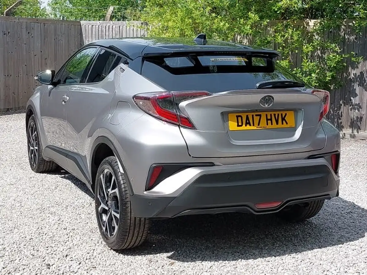 2017-toyota-c-hr-12-dynamic-big-1