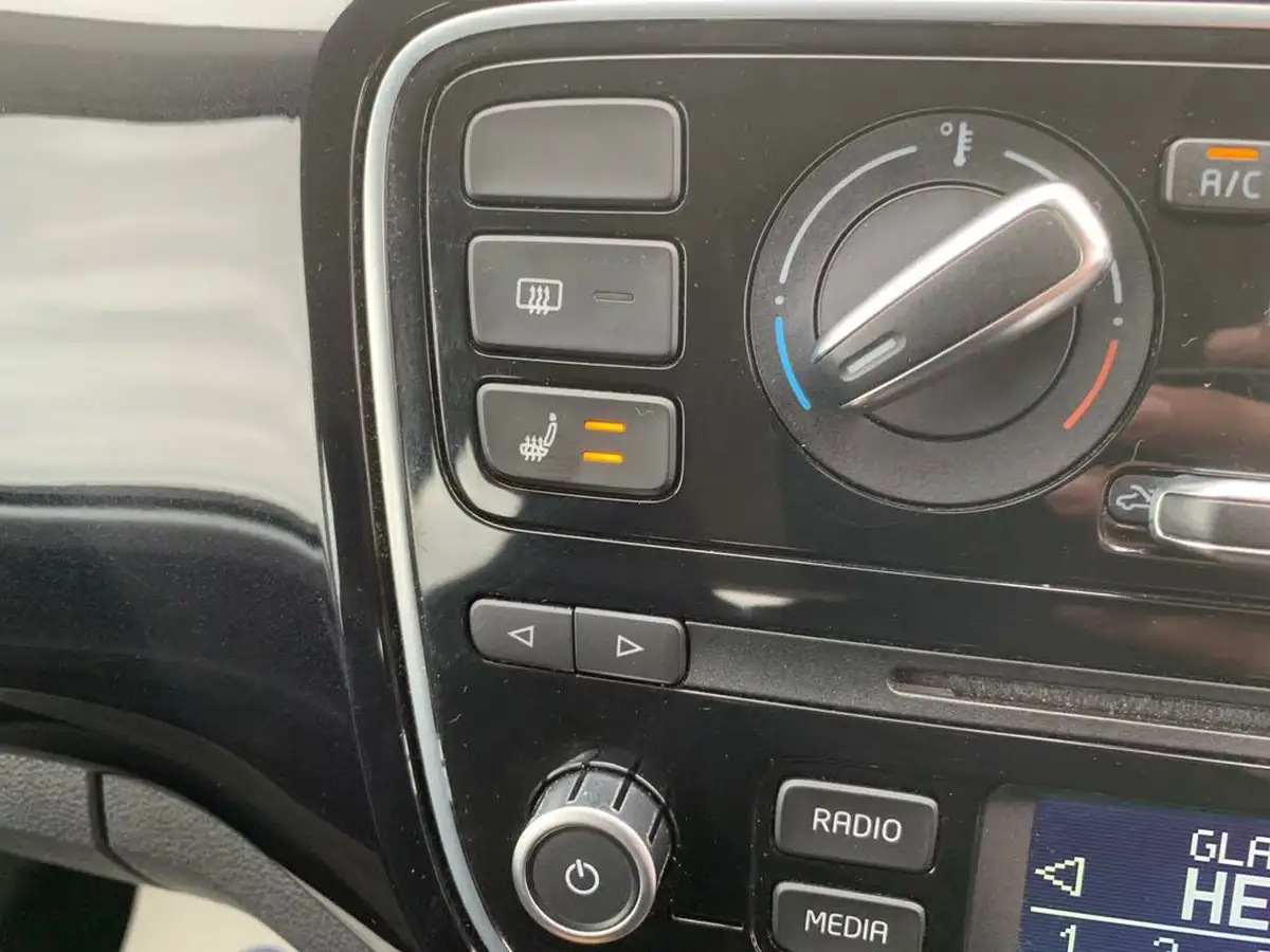 2014-volkswagen-up-10-high-up-5d-asg-big-14