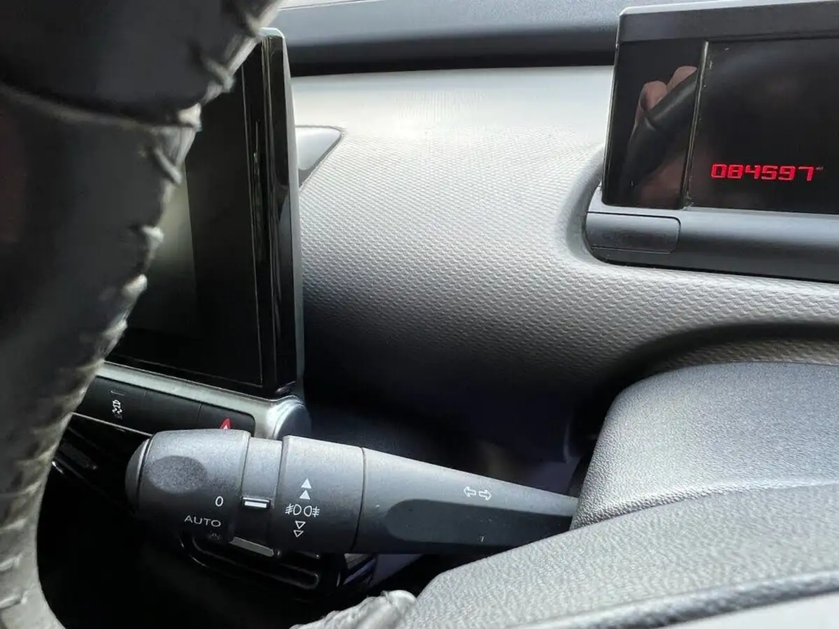 2016-citroen-c4-cactus-12-puretech-flair-110ps-ss-big-52