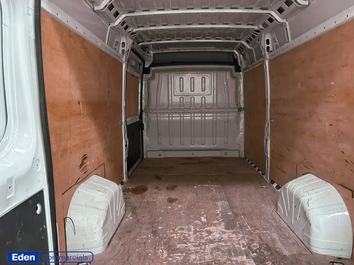 2022-citroen-relay-22bluehdi-35-l3h2-enterprise-panel-big-3