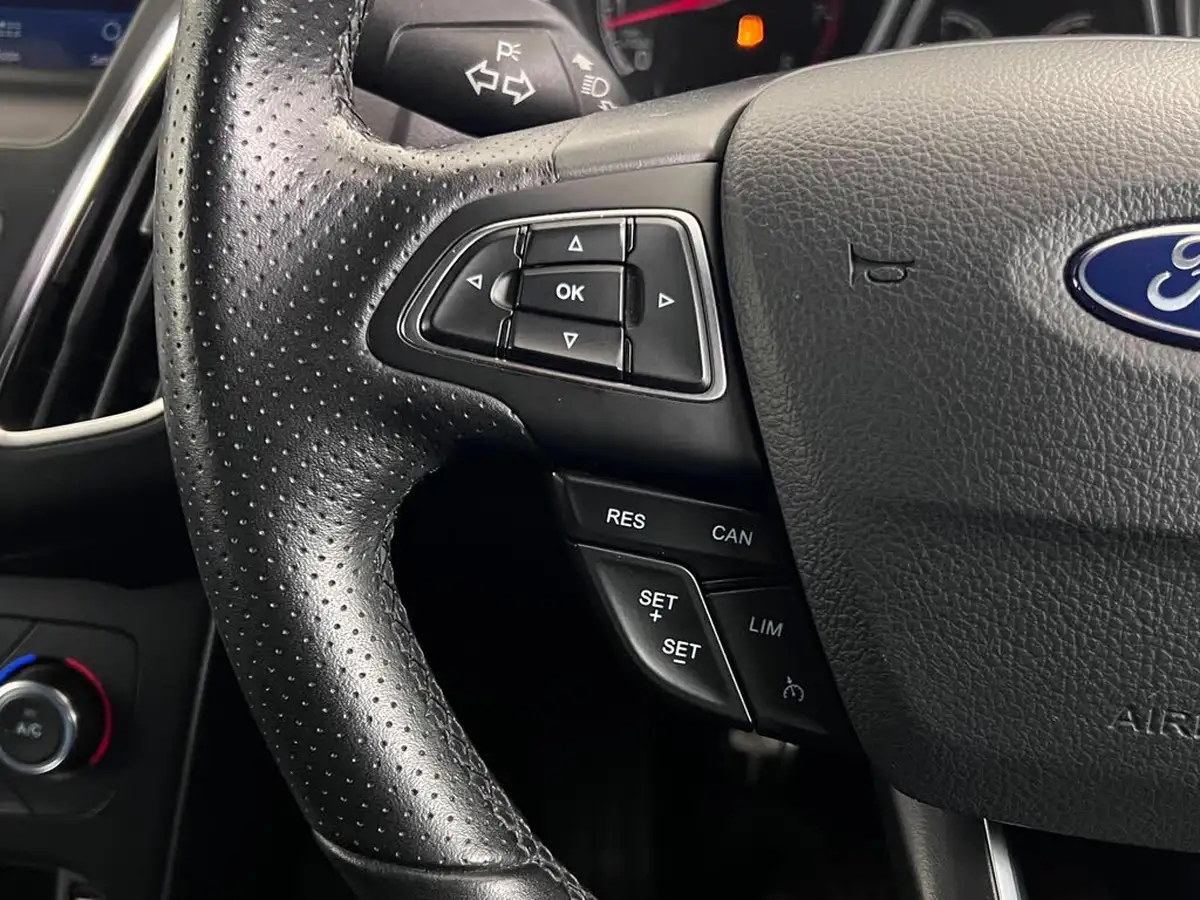 2017-ford-focus-20t-st3-hatchback-big-23