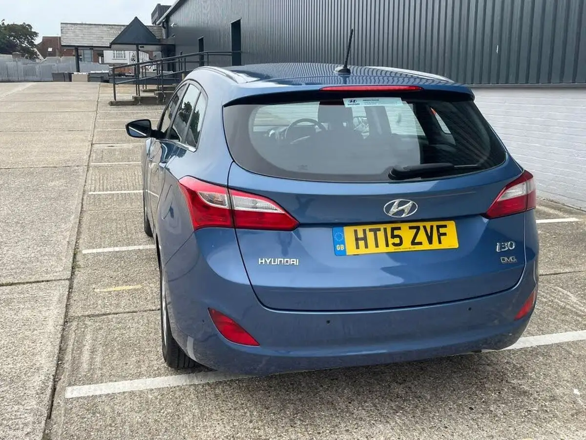 2015-hyundai-i30-16crdi-se-nav-110ps-tourer-big-60