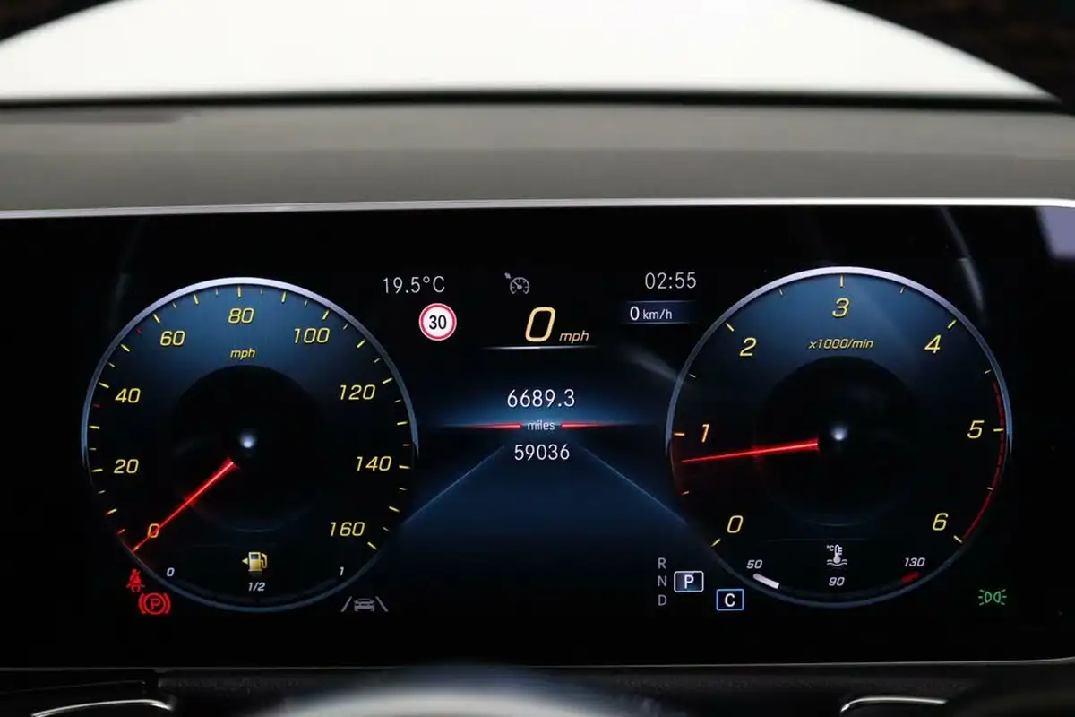 2020-mercedes-benz-glb-class-20d-glb200d-amg-line-premium-4matic-big-21