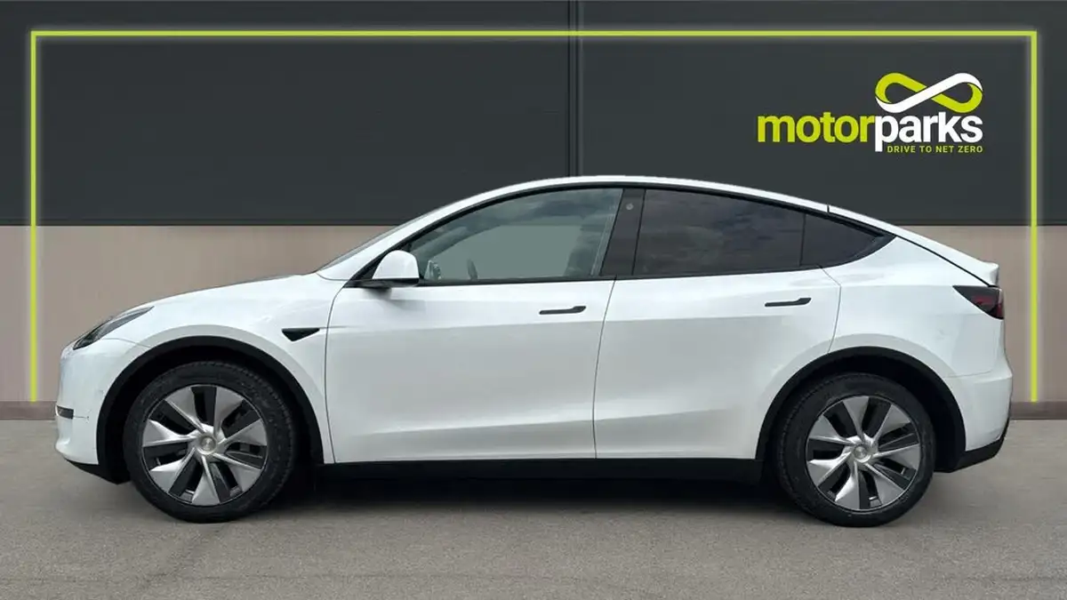 2022-tesla-model-y-e-long-range-big-5