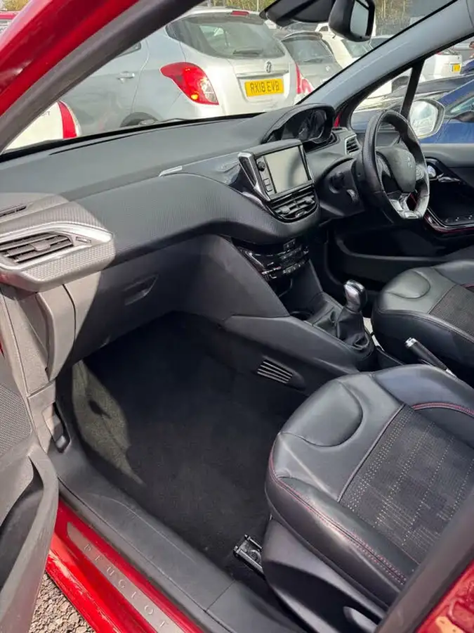 2017-peugeot-208-12-puretech-gt-line-5d-big-6