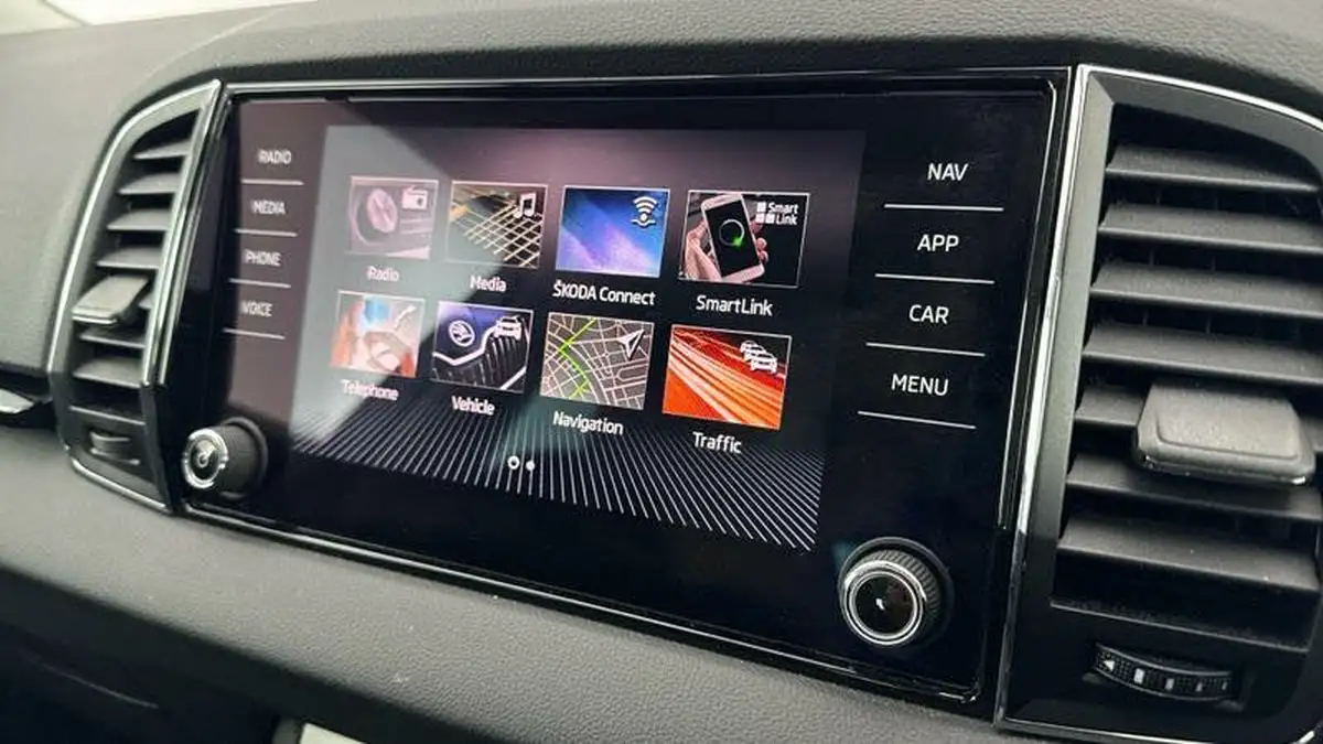 2019-skoda-karoq-15-tsi-se-l-dsg-big-17