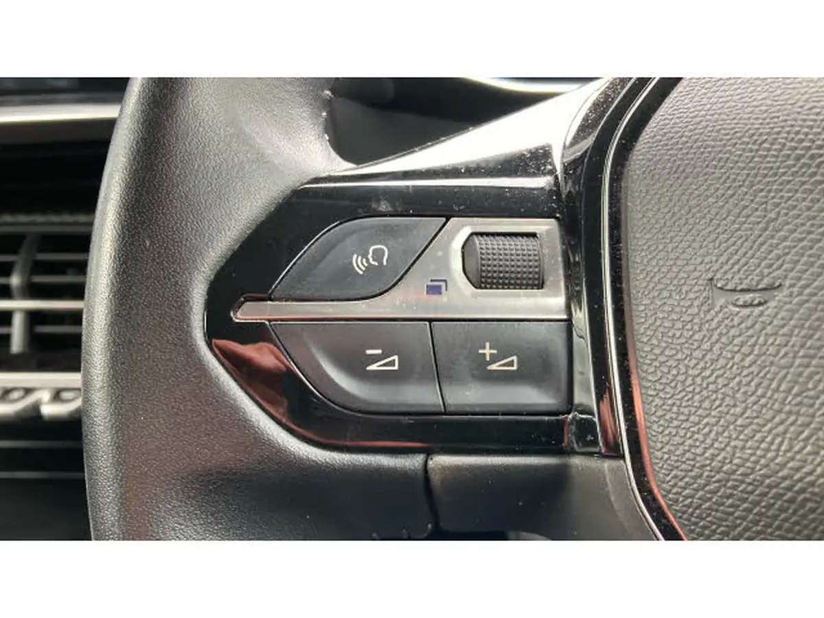 2020-peugeot-208-12-puretech-allure-100bhp-big-23