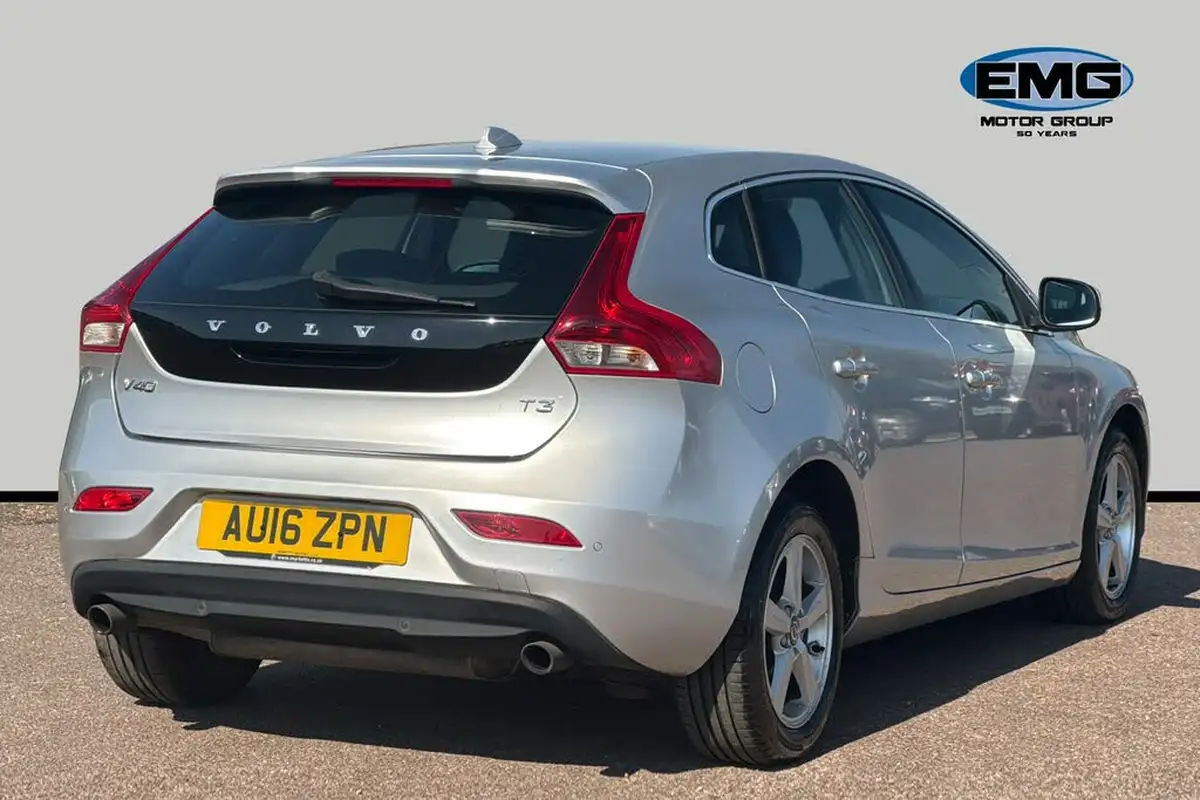 2016-volvo-v40-15-se-t3-152bhp-big-5