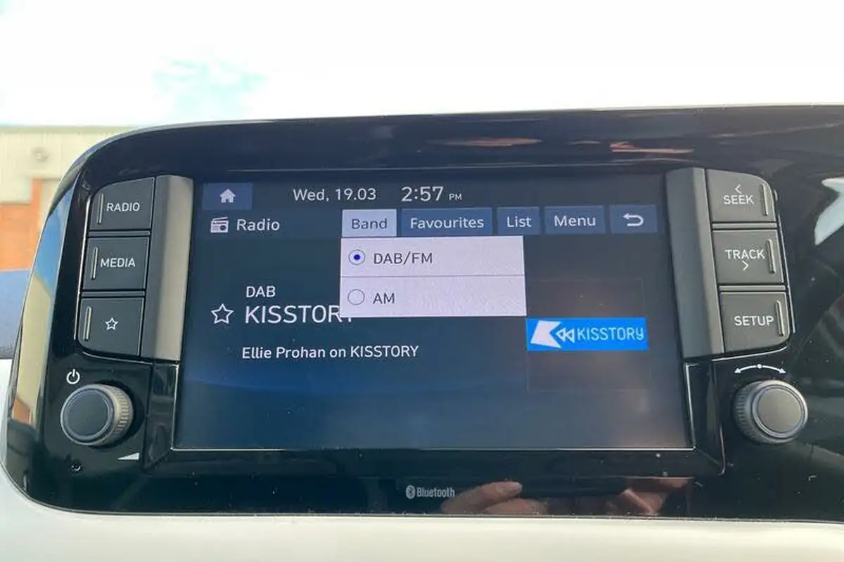2022-hyundai-i10-12-premium-auto-big-29