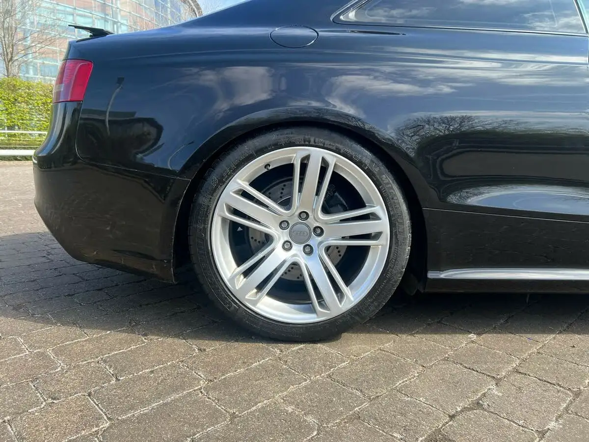 2011-audi-rs5-42-quattro-big-38