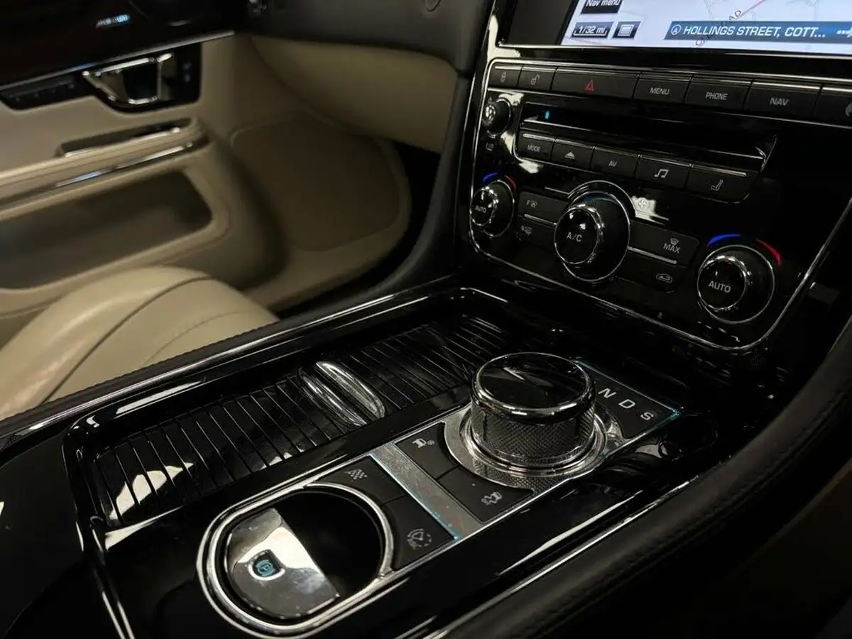 2014-jaguar-xj-series-30td-xj-portfolio-swb-auto-big-45