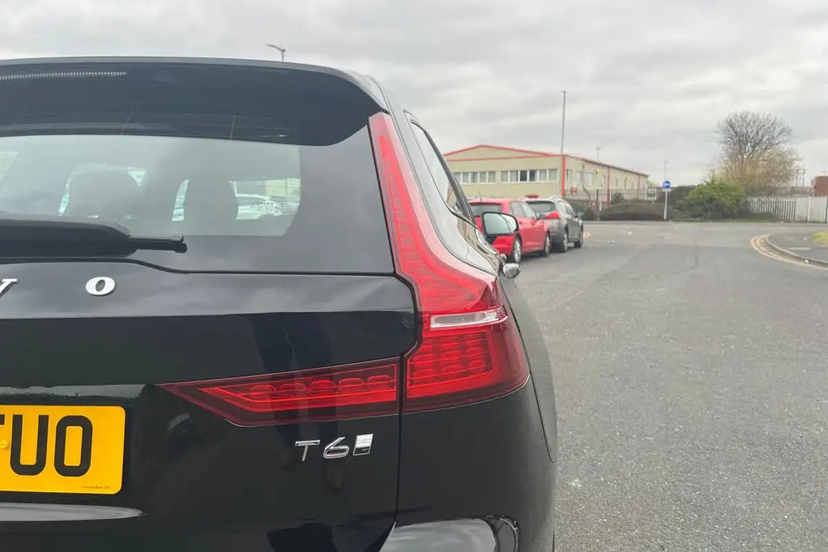 2024-volvo-v60-20-t6-plus-dark-station-wagon-big-19
