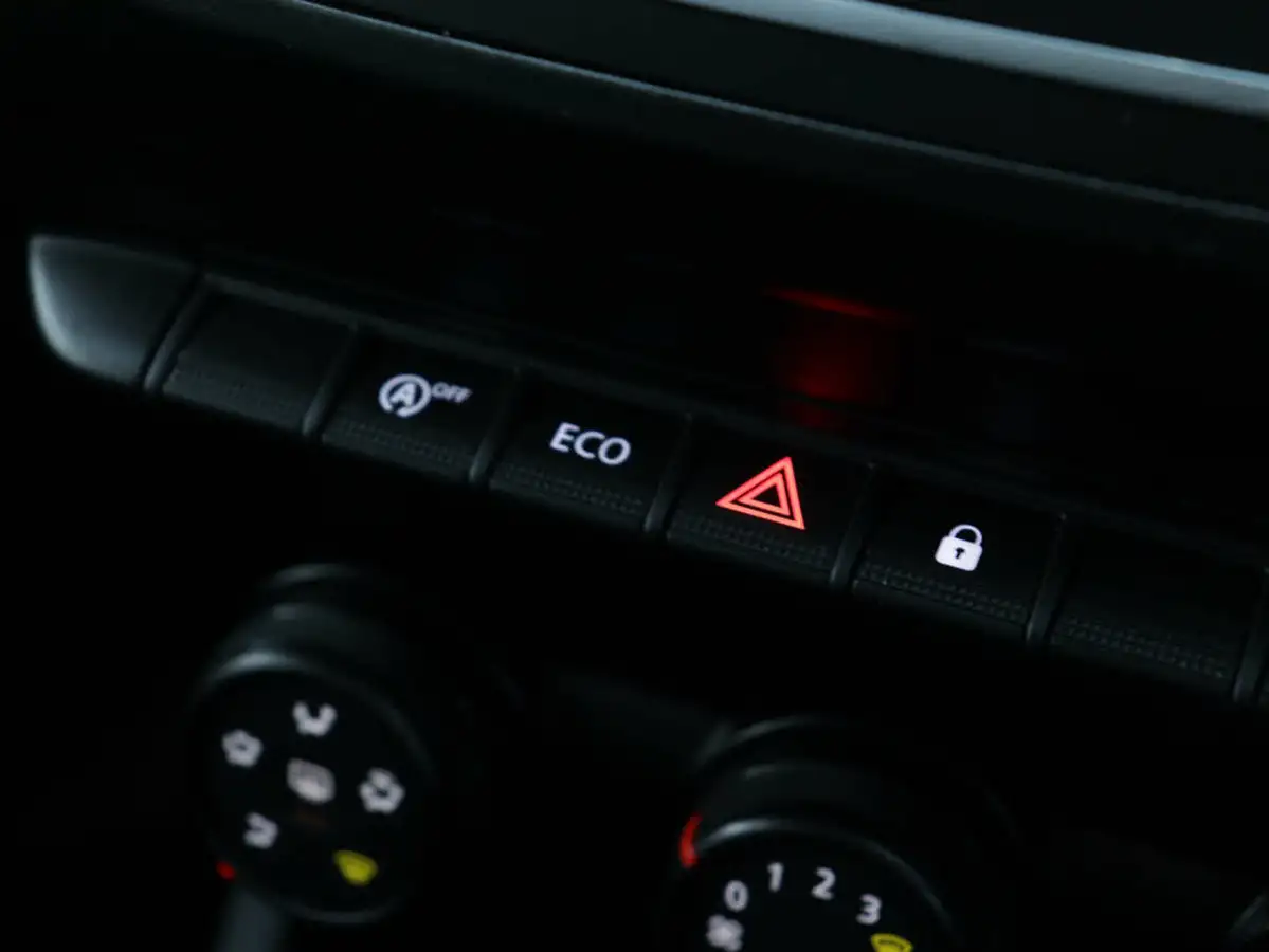 2021-dacia-duster-10-tce-essential-100bhp-ss-station-wagon-5d-big-17