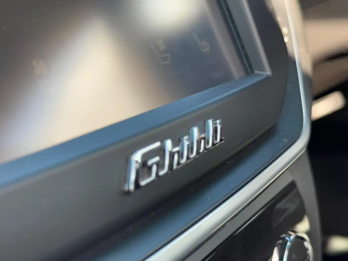 2015-maserati-ghibli-30-s-big-11