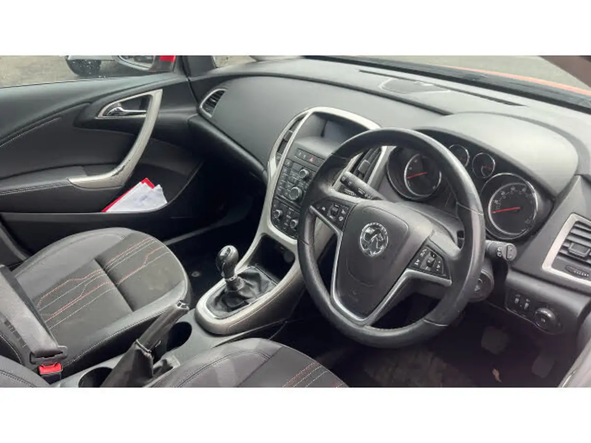 2013-vauxhall-astra-16-limited-edition-big-10