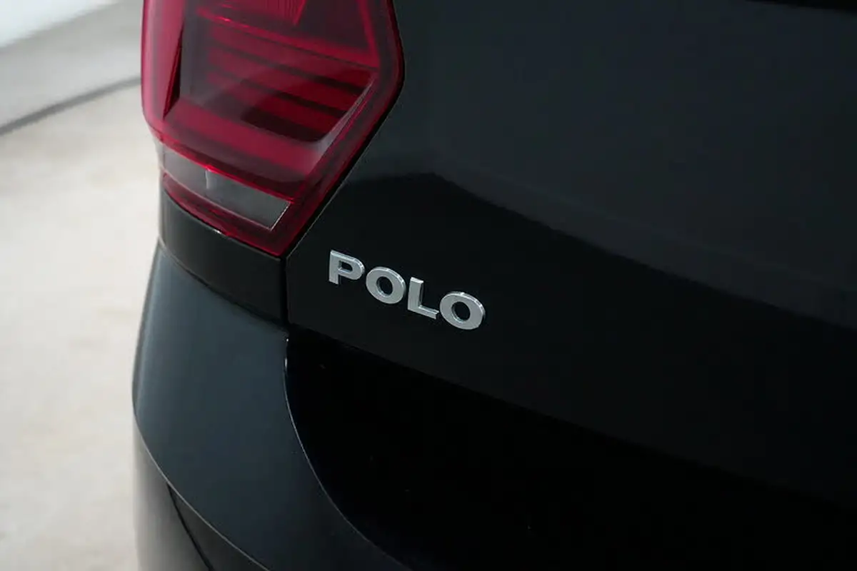 2018-volkswagen-polo-10-se-75ps-big-10