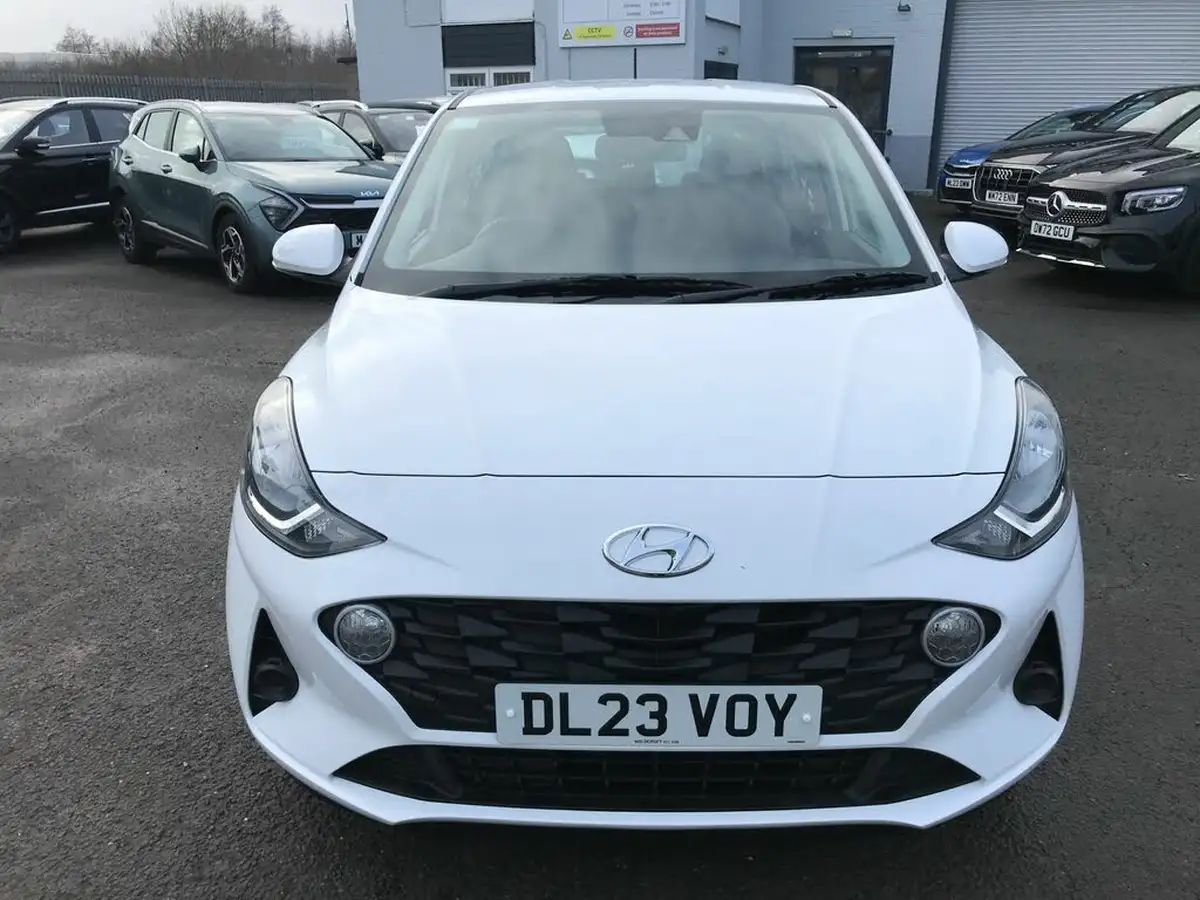 2023-hyundai-i10-10-se-big-1