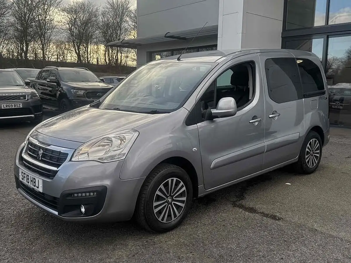 2018-peugeot-partner-big-36