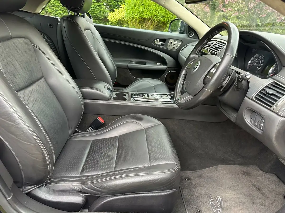 2009-jaguar-xkr-50-convertible-big-25