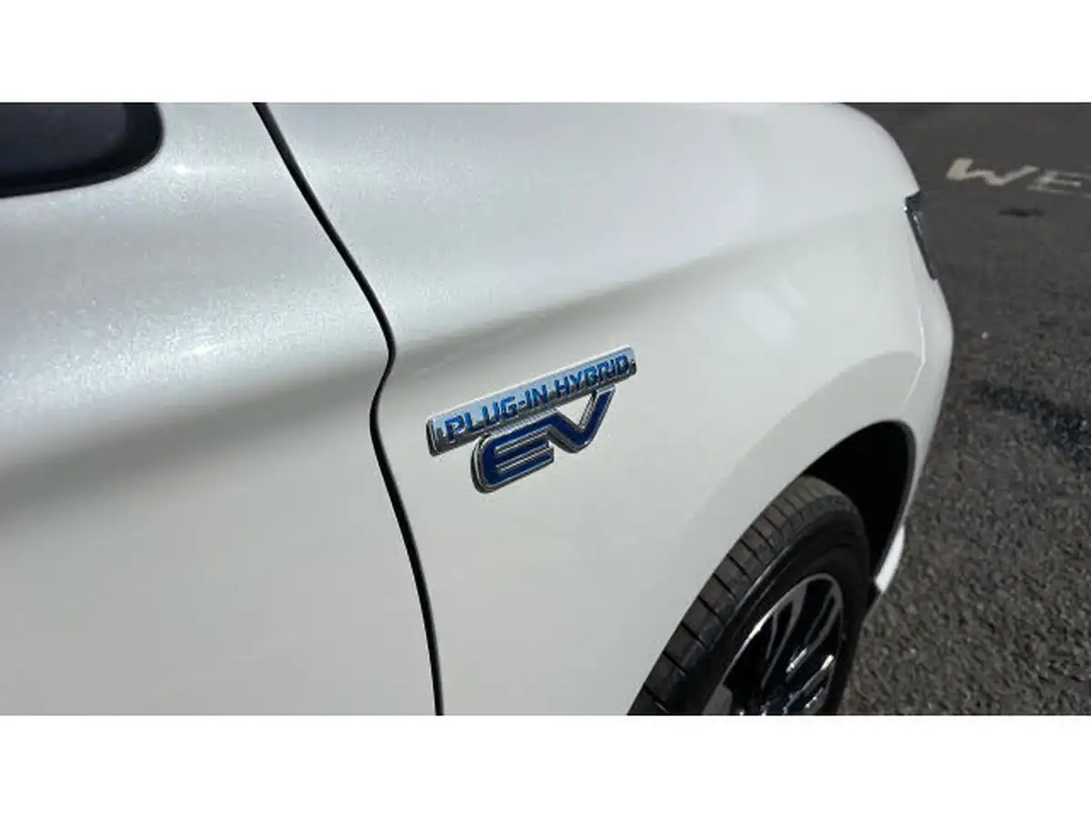 2015-mitsubishi-outlander-20-gx4h-phev-big-21