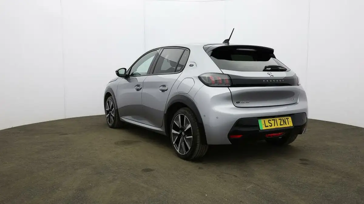 2021-peugeot-208-e-gt-50kwh-big-36