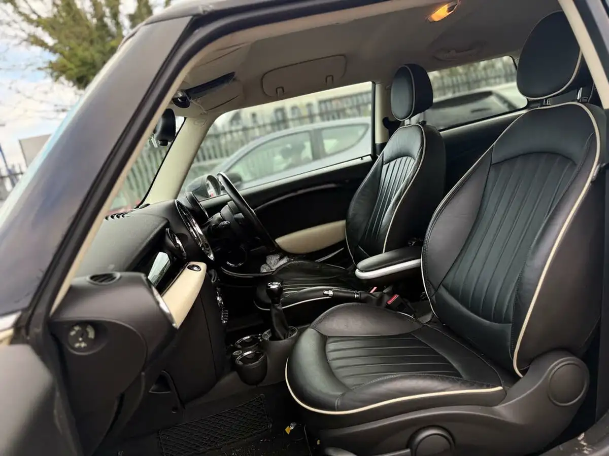 2011-mini-cooper-16-cooper-s-hatchback-3d-big-19