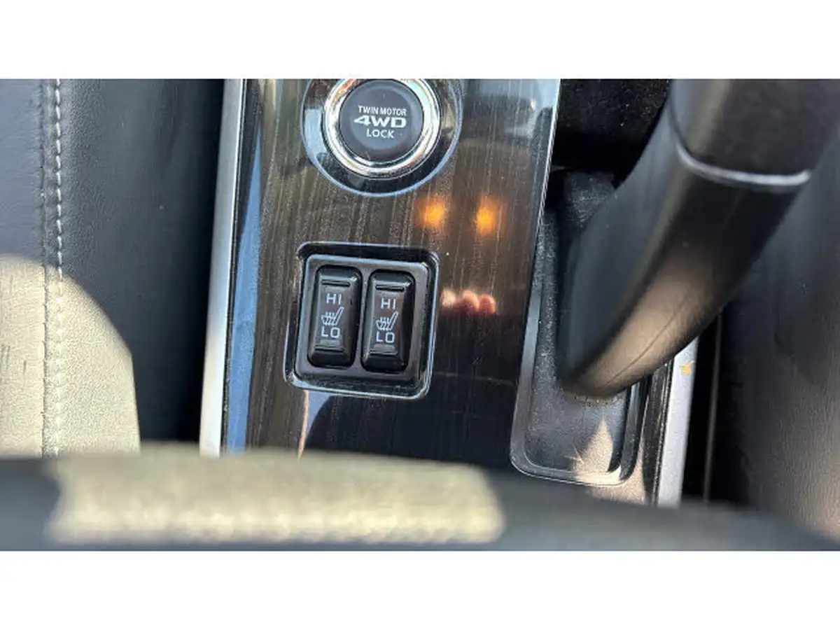 2015-mitsubishi-outlander-20-gx4h-phev-big-45