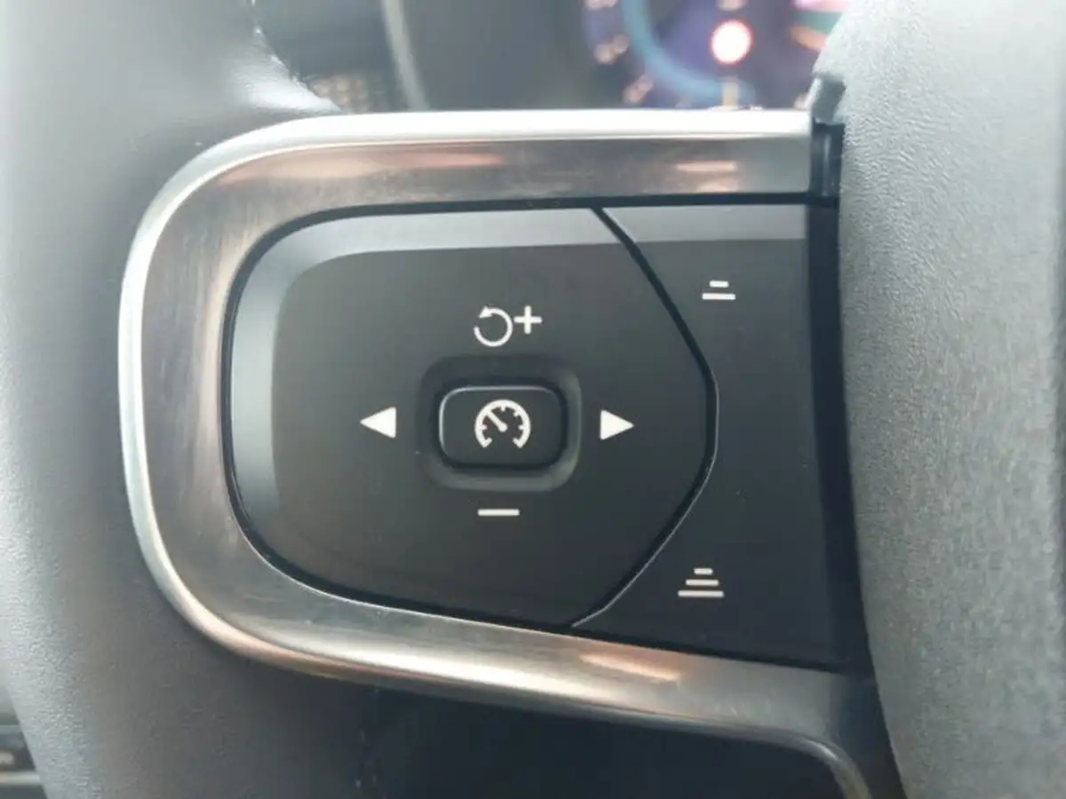 2023-volvo-xc40-20-b4-ultimate-big-11