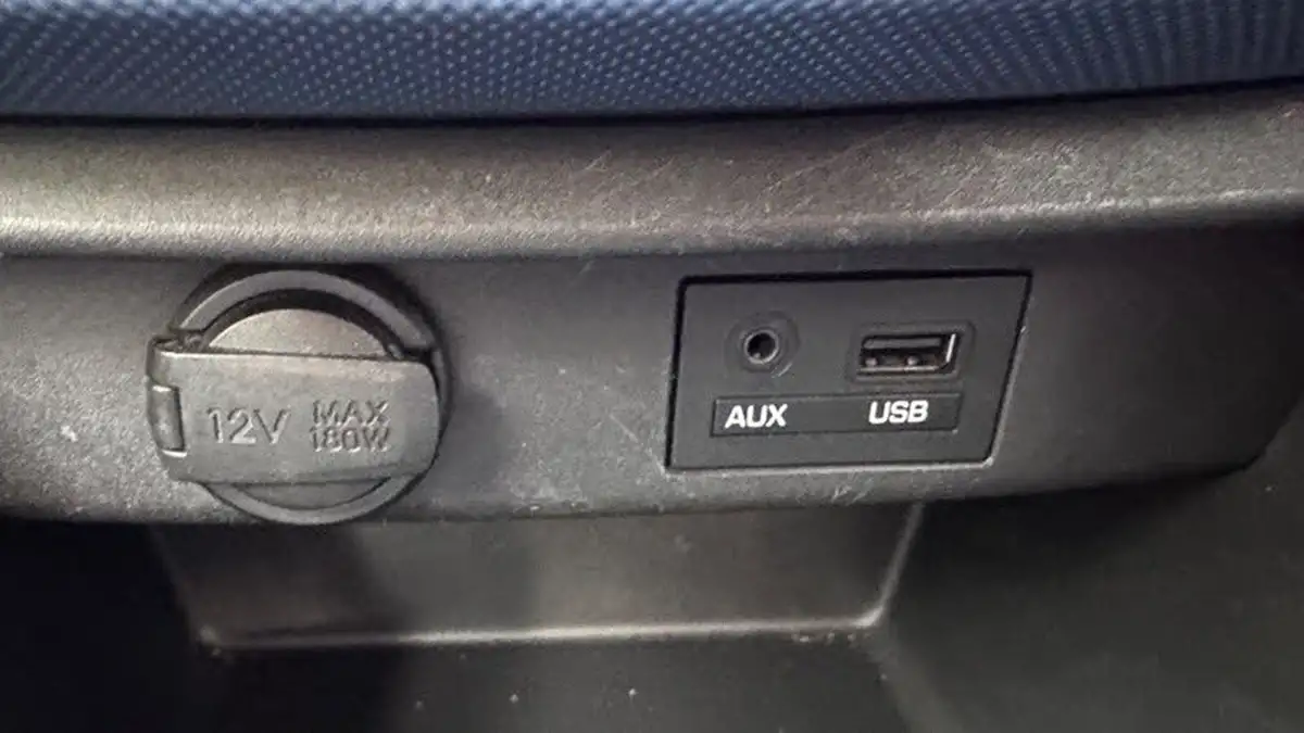 2014-hyundai-i10-10-se-big-36
