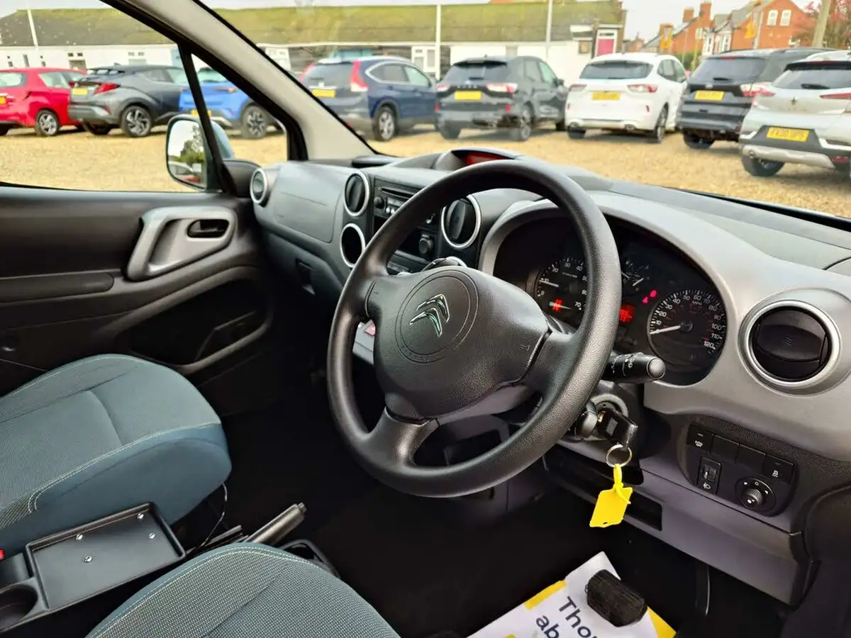 2017-citroen-berlingo-16bluehdi-multispace-feel-102ps-ss-etg6-big-22