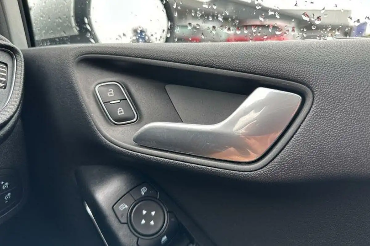2022-ford-fiesta-10t-titanium-vignale-125ps-hybrid-mhev-big-31