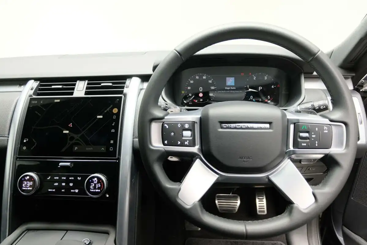 2024-land-rover-discovery-30-d300-dynamic-se-big-8