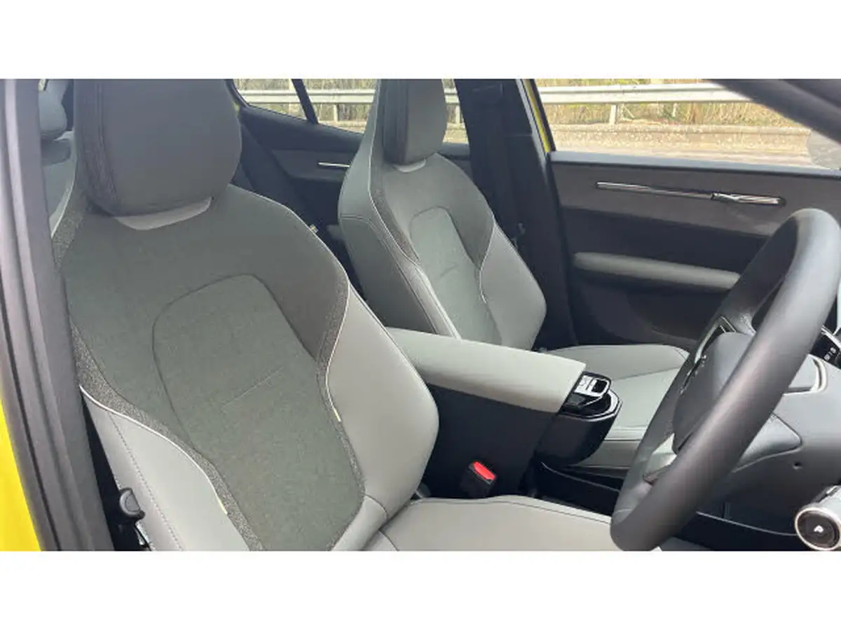 2024-volvo-ex30-e-single-motor-ultra-big-8