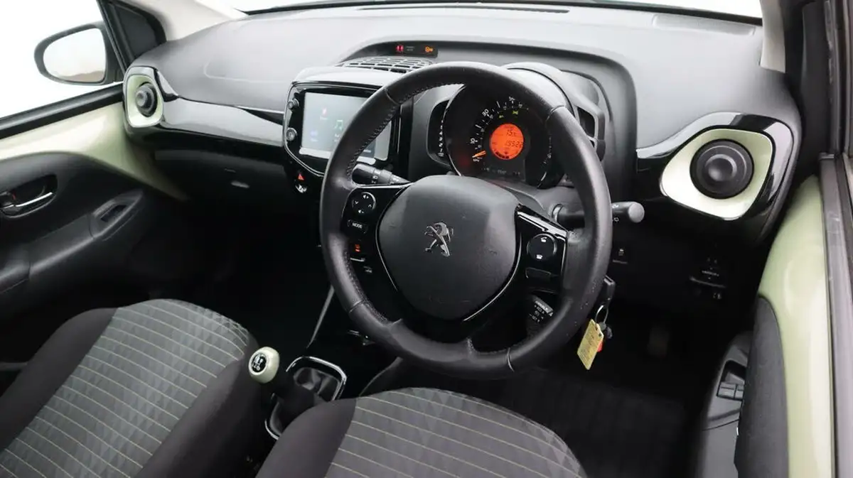 2021-peugeot-108-10-collection-hatchback-big-8