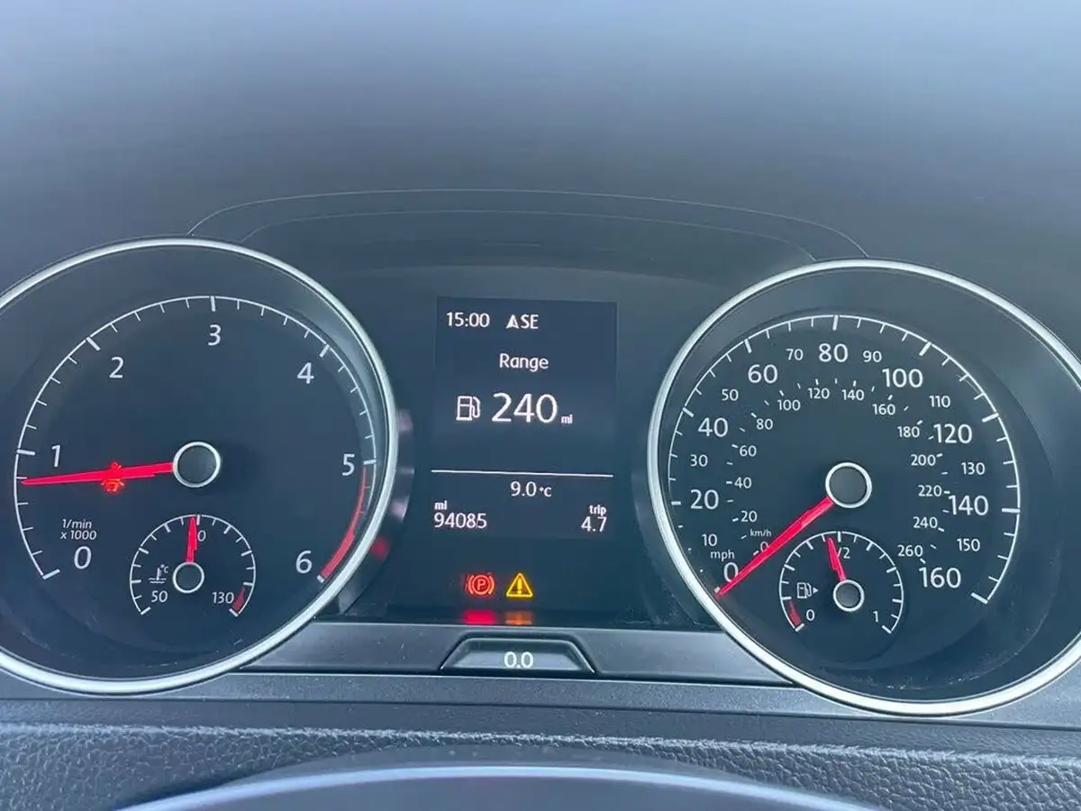 2017-volkswagen-golf-16tdi-se-nav-ss-hatchback-5d-big-29
