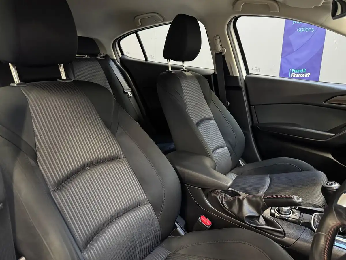 2016-mazda-mazda3-15-se-nav-big-14